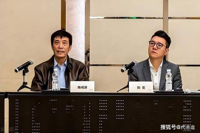 秘书用嘴巴含精大口吞精