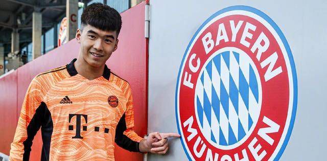 公交车被cao合不拢腿